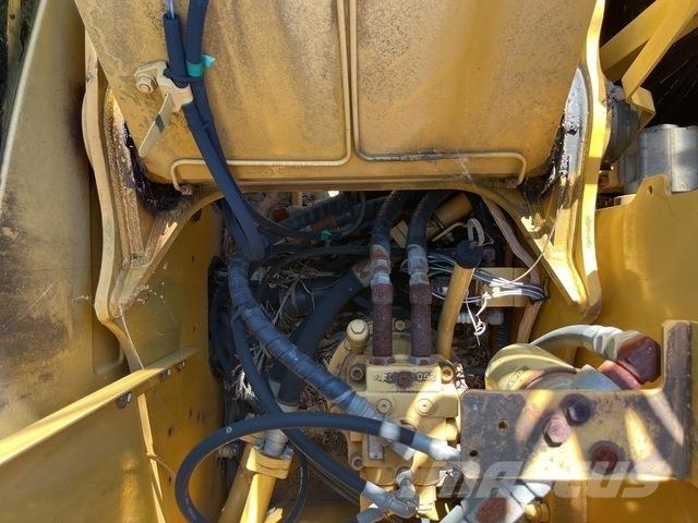 CAT 311C حفارات زحافة