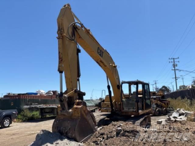 CAT 320 حفارات زحافة