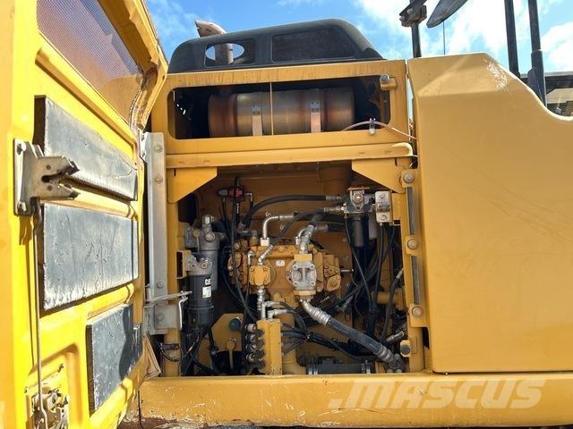 CAT 320 EL حفارات زحافة
