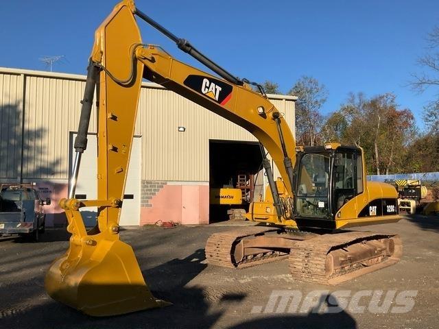 CAT 320C L حفارات زحافة