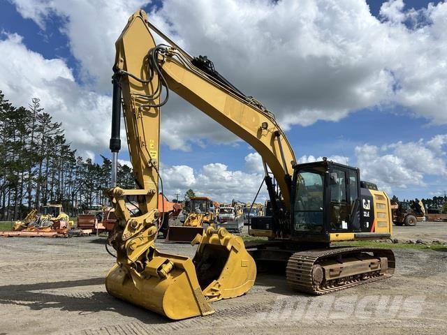 CAT 320E L حفارات زحافة