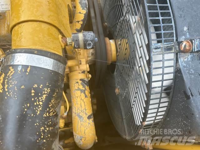 CAT 320L حفارات زحافة