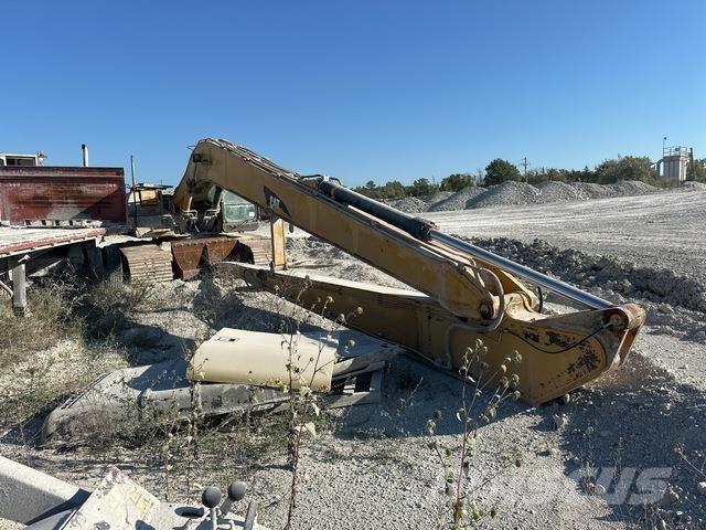 CAT 322C حفارات زحافة