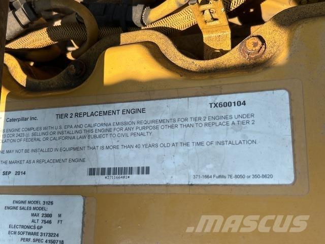 CAT 322C L حفارات زحافة