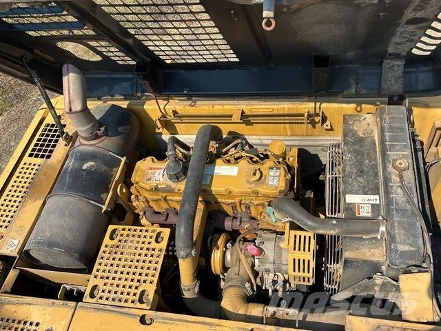 CAT 322C L حفارات زحافة