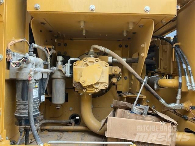 CAT 323GX حفارات زحافة