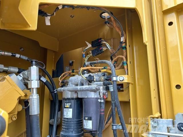 CAT 325 حفارات زحافة