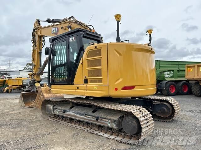 CAT 325 حفارات زحافة