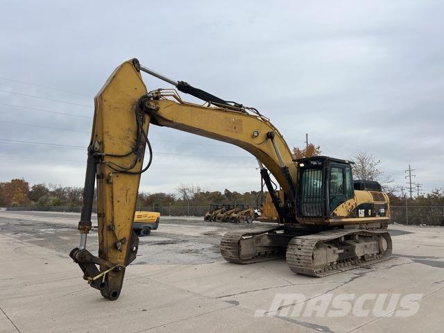 CAT 330D حفارات زحافة