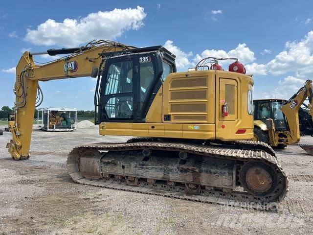 CAT 335 حفارات زحافة