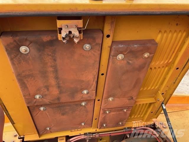 CAT 336 حفارات زحافة