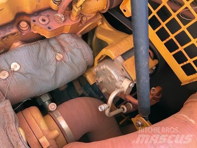 CAT 336 حفارات زحافة