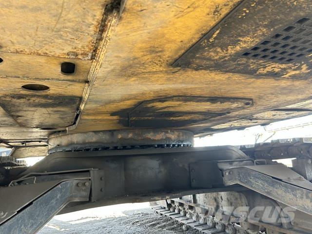 CAT 390D L حفارات زحافة