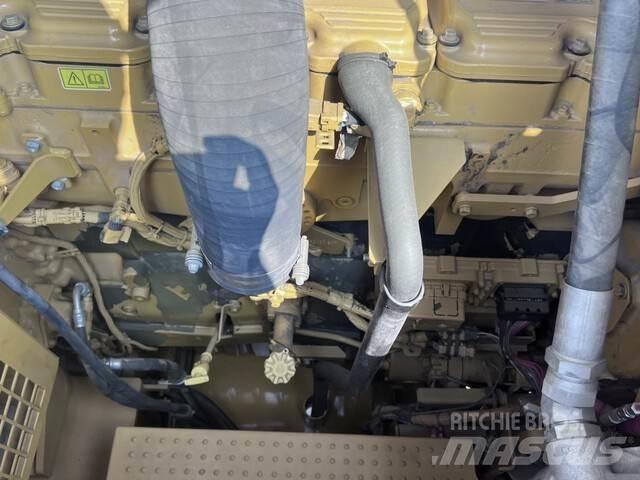 CAT 395 حفارات زحافة