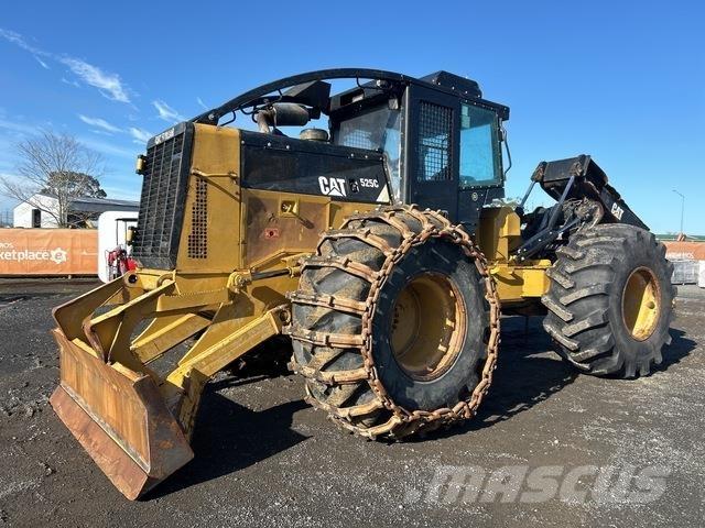 CAT 525C ساحبات الأشجار