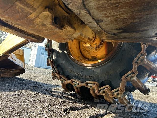 CAT 525C ساحبات الأشجار