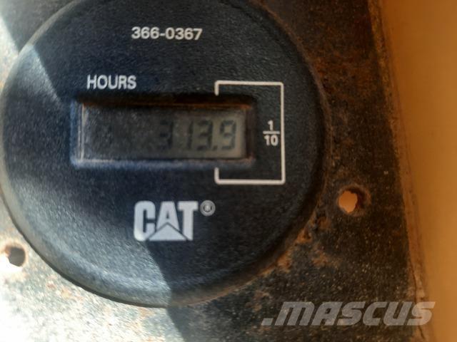 CAT 572G رافعات مد أنابيب