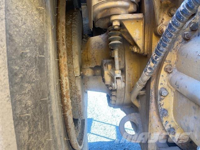 CAT 651 صهاريج مياه