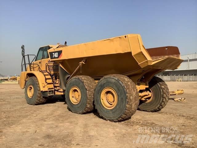 CAT 740 ساحبات مفصلية