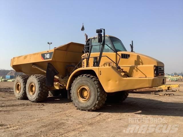 CAT 740 ساحبات مفصلية