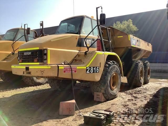 CAT 740 ساحبات مفصلية