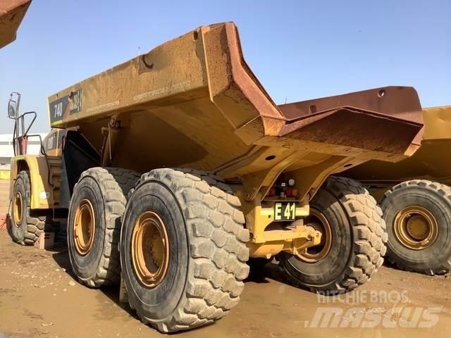 CAT 740 ساحبات مفصلية