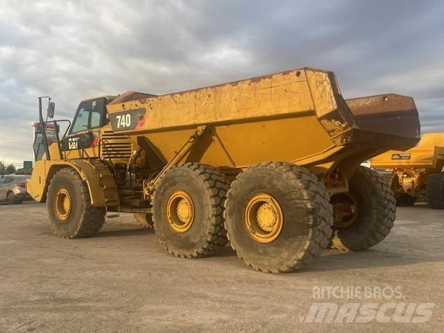 CAT 740 ساحبات مفصلية