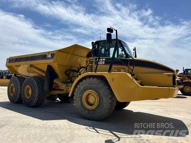 CAT 740 ساحبات مفصلية