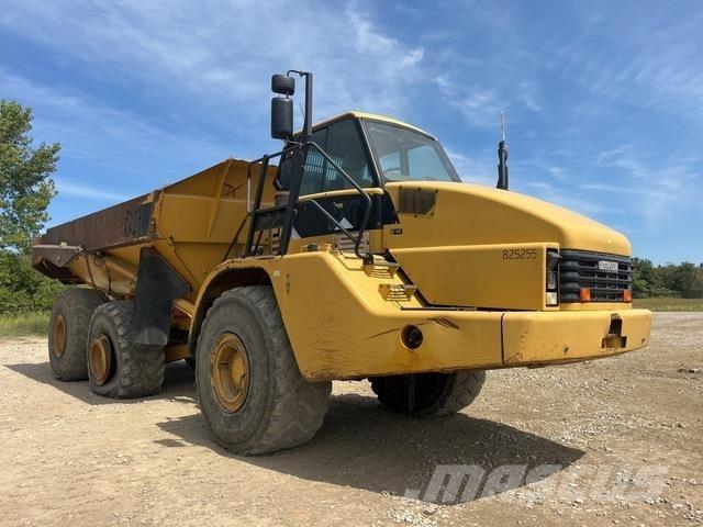 CAT 740 ساحبات مفصلية