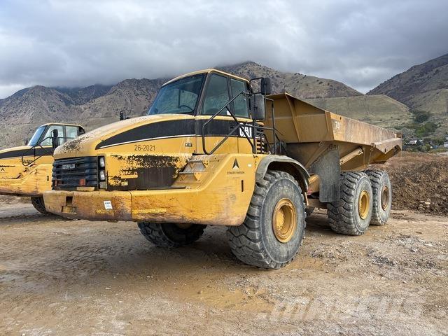 CAT 740 ساحبات مفصلية