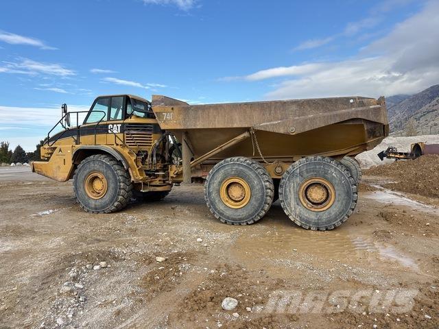 CAT 740 ساحبات مفصلية