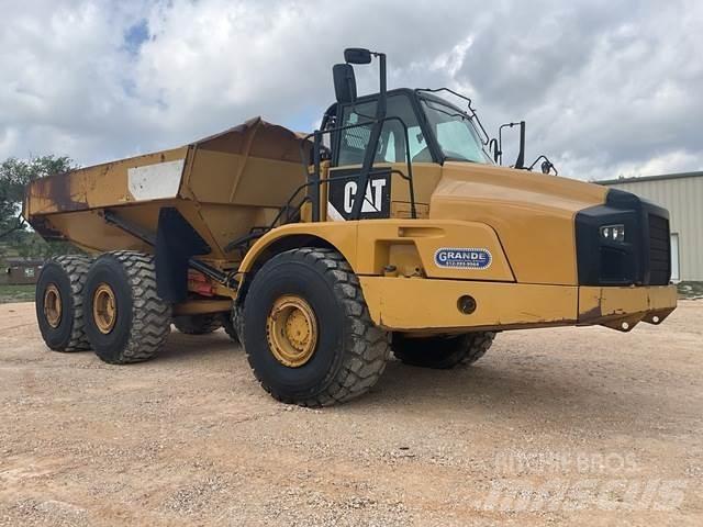 CAT 740B ساحبات مفصلية