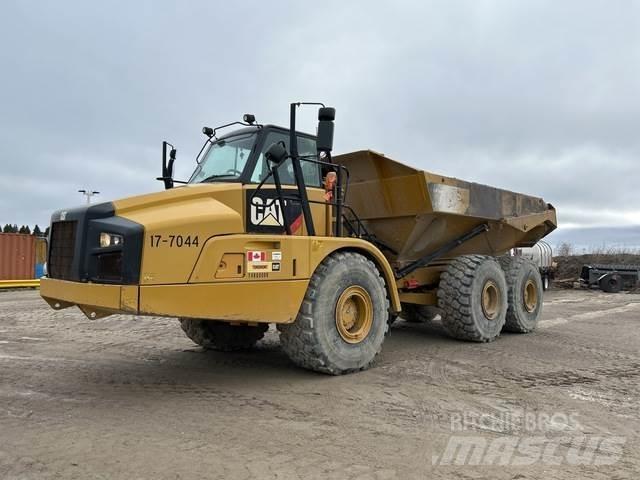 CAT 740B ساحبات مفصلية