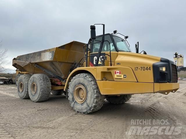 CAT 740B ساحبات مفصلية