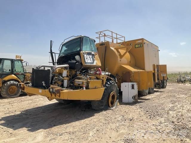 CAT 740B شاحنات ذات صهاريج