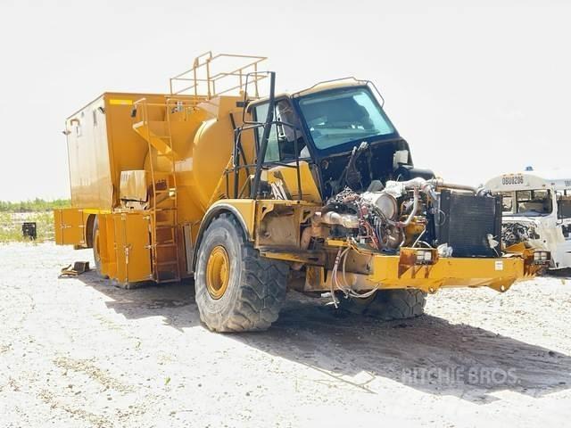 CAT 740B شاحنات ذات صهاريج