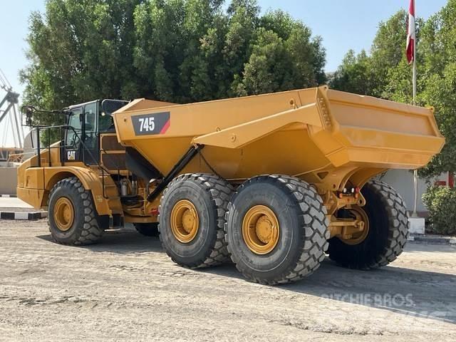 CAT 745 ساحبات مفصلية