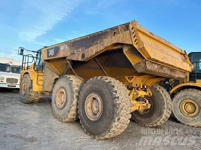 CAT 745 ساحبات مفصلية