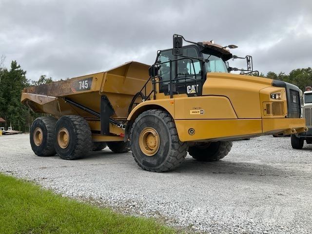 CAT 745 ساحبات مفصلية