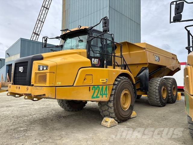 CAT 745-04 ساحبات مفصلية