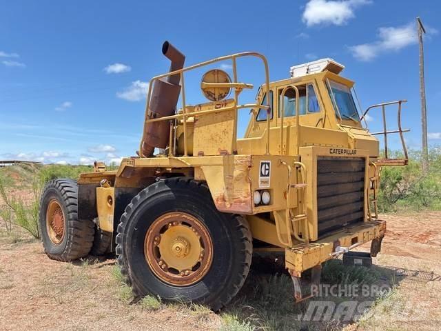CAT 768C ساحبات مفصلية