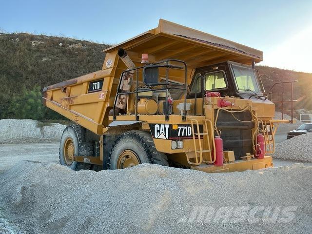 CAT 771D ساحبات مفصلية