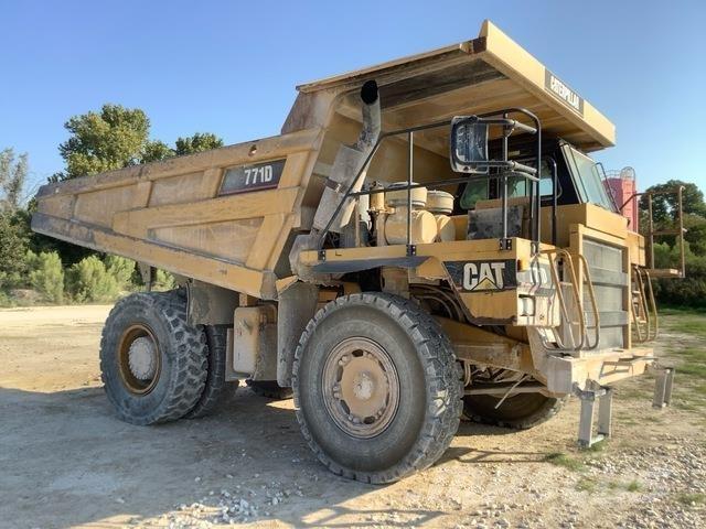 CAT 771D ساحبات مفصلية
