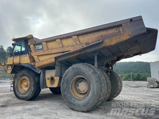 CAT 773D ساحبات مفصلية