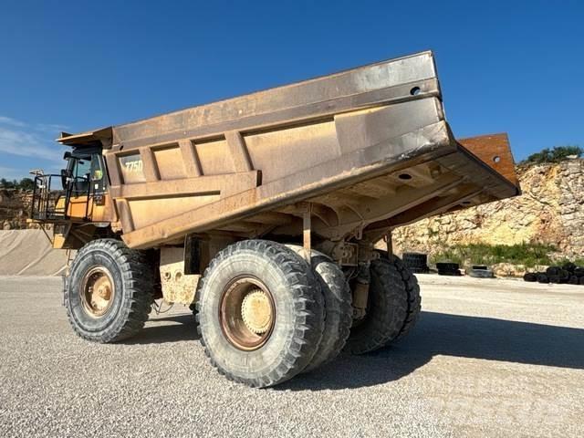 CAT 775D ساحبات مفصلية