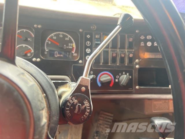 CAT 775D ساحبات مفصلية