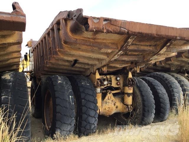 CAT 777 ساحبات مفصلية