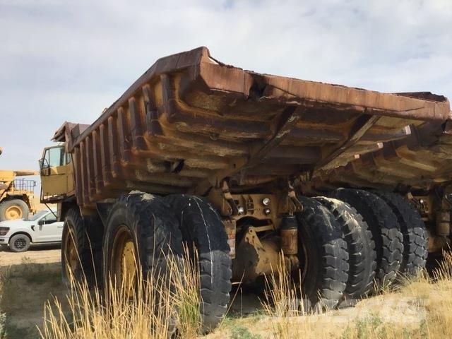 CAT 777 ساحبات مفصلية