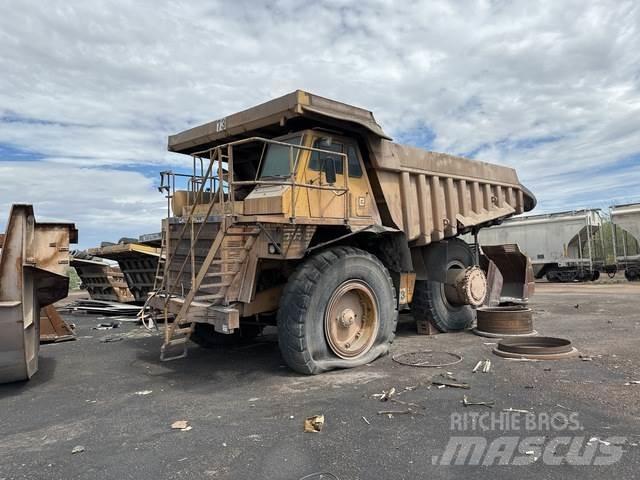 CAT 777B ساحبات مفصلية