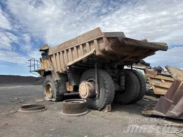 CAT 777B ساحبات مفصلية
